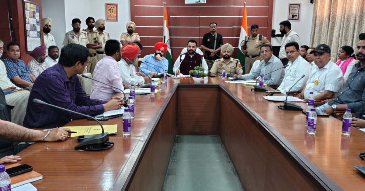 ਪੰਜਾਬ ਰਾਜ ਘੱਟ ਗਿਣਤੀ ਕਮਿਸ਼ਨ ਚੇਅਰਮੈਨ ਜਤਿੰਦਰ ਮਸੀਹ ਗੌਰਵ ਨੇ ਮੋਗਾ ਦੇ ਪ੍ਰਸ਼ਾਸ਼ਨਿਕ ਅਧਿਕਾਰੀਆਂ ਨਾਲ ਕੀਤੀ ਮੀਟਿੰਗ