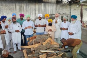ਸਟੇਟ ਅਵਾਰਡੀ ਮਾਸਟਰ ਅਮਰਜੀਤ ਸਿੰਘ ਸੰਧੂ ਦਾ ਦੇਹਾਂਤ ਸੈਂਕੜਿਆਂ ਦੀ ਗਿਣਤੀ ਵਿੱਚ ਪੁੱਜੀਆਂ ਸ਼ਖ਼ਸੀਅਤਾਂ ਨੇ ਦਿੱਤੀ ਅੰਤਿਮ ਵਿਦਾਈ, ਪਰਿਵਾਰ ਨਾਲ ਕੀਤਾ ਦੁੱਖ ਸਾਂਝਾ