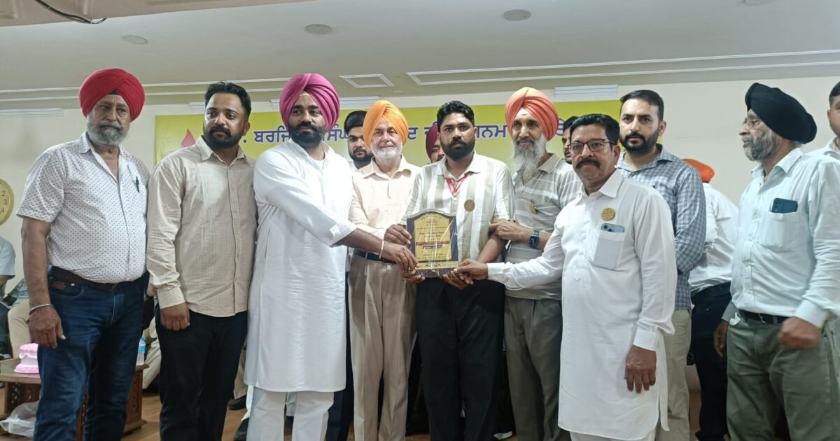 ਡਾ. ਬਰਜਿੰਦਰ ਸਿੰਘ ਹਮਦਰਦ ਦੇ ਜਨਮ ਦਿਹਾੜੇ ‘ਤੇ ਮੋਗਾ ਵਿਖੇ ਲੱਗਾ ਖੂਨਦਾਨ ਕੈਂਪ