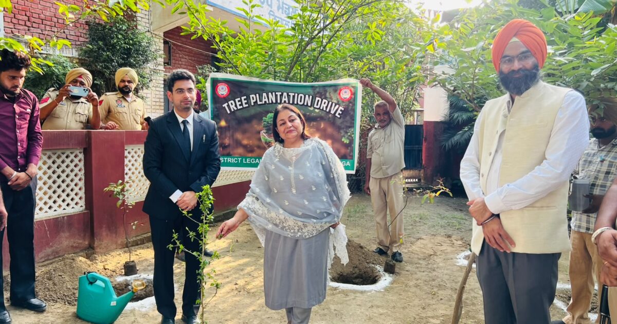 ਸ਼ੈਸ਼ਨ ਜੱਜ ਤੇ ਡਿਪਟੀ ਕਮਿਸ਼ਨਰ ਨੇ ਜੁਡੀਸ਼ੀਅਲ ਕੋਰਟ ਕੰਪਲੈਕਸ ਬਾਘਾਪੁਰਾਣਾ ਅਤੇ ਨਿਹਾਲ ਸਿੰਘ ਵਾਲਾ ਵਿਖੇ ਲਗਾਏ ਪੌਦੇ 