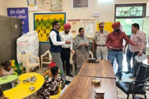 ਵਧੀਕ ਮੁੱਖ ਸਕੱਤਰ ਵੱਲੋਂ ਆਂਗਣਵਾੜੀ ਕੇਂਦਰਾਂ ਦਾ ਦੌਰਾ, ਖਾਮੀਆਂ ਦੂਰ ਕਰਨ ਦੀ ਸਖਤ ਹਦਾਇਤ